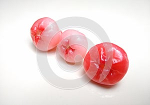 Java apple,Â Semarang rose-appleÂ (Syzygium samarangense
) orÂ wax jambu on white background